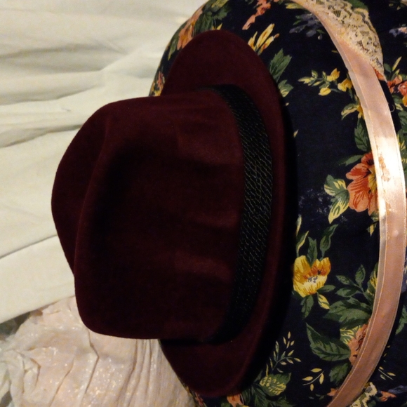🍁Autumn Closeout SALE 25%🍂Dobbs Deion Fur Felt Fedora 7-1/4 Burgundy - Picture 2 of 3